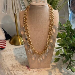Chic Gold Necklace with Crystal Drops